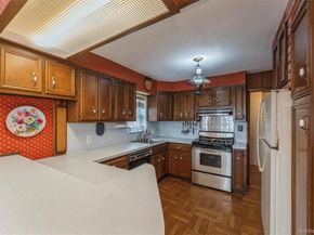 596 Foch Boulevard, Williston Park NY 11596