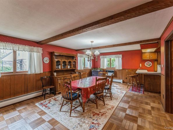 596 Foch Boulevard, Williston Park NY 11596