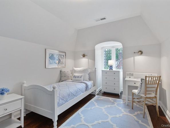 21 Hampshire Road, Bronxville NY 10708