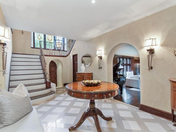 21 Hampshire Road, Bronxville NY 10708