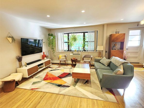 25 Park Place 3R, Great Neck Plaza NY 11021