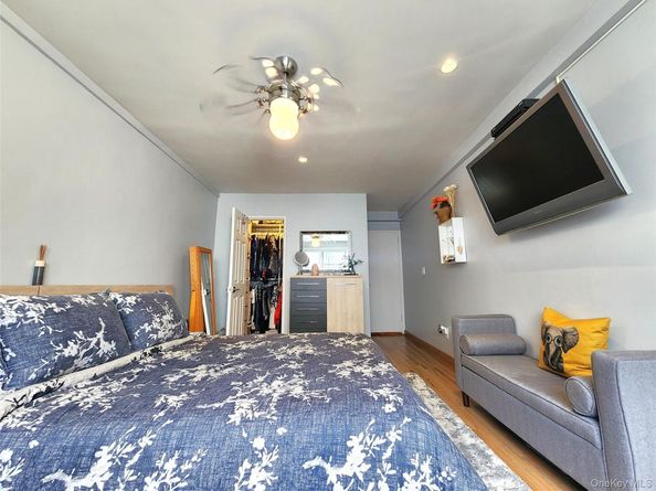 25 Park Place 3R, Great Neck Plaza NY 11021