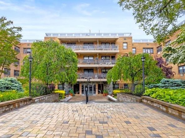 25 Park Place 3R, Great Neck Plaza NY 11021