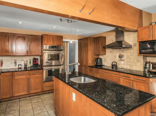 791 Caryl Street, Franklin Square NY 11010