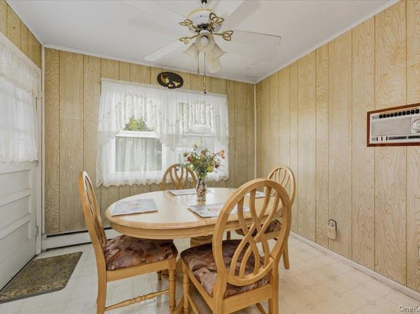 10 Gate Lane, West Islip NY 11795