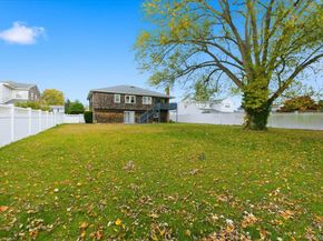 10 Gate Lane, West Islip NY 11795