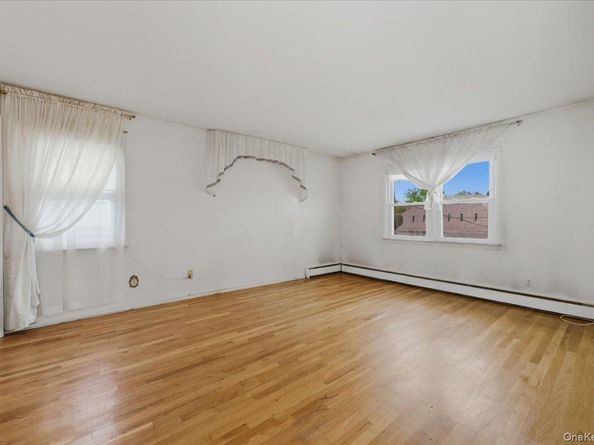 10 Gate Lane, West Islip NY 11795