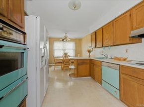 10 Gate Lane, West Islip NY 11795