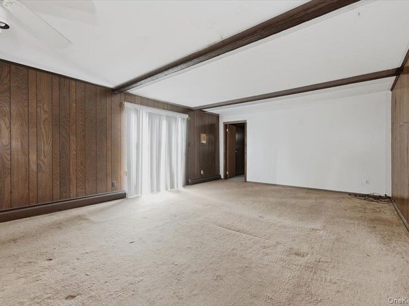 10 Gate Lane, West Islip NY 11795