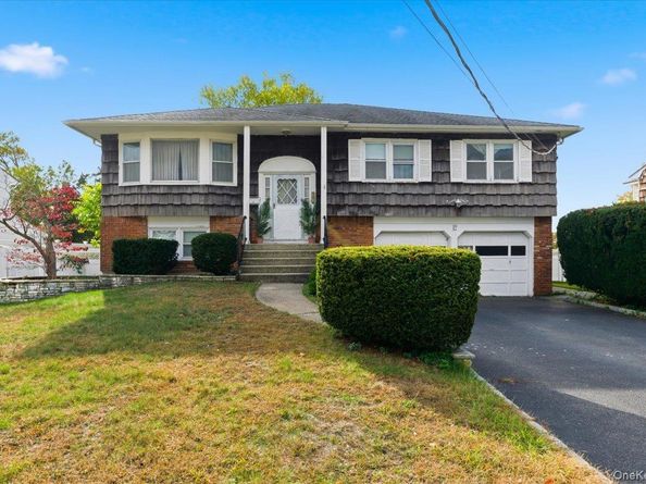 10 Gate Lane, West Islip NY 11795