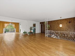 10 Gate Lane, West Islip NY 11795