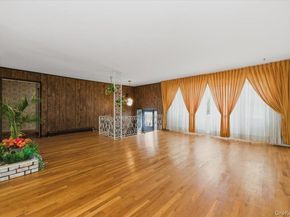 10 Gate Lane, West Islip NY 11795