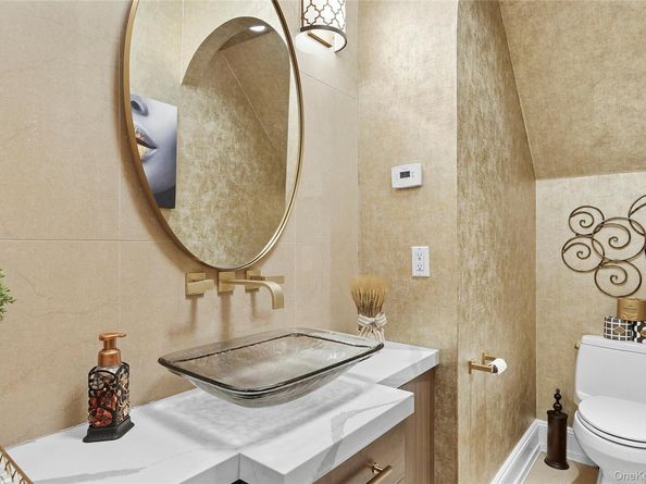 5 Schoolhouse Court, Oyster Bay NY 11771