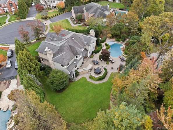 5 Schoolhouse Court, Oyster Bay NY 11771