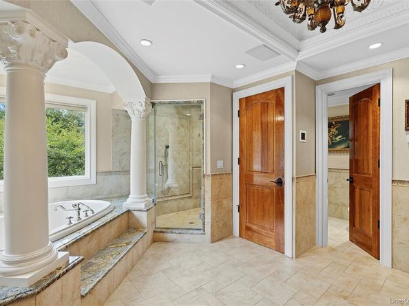 5 Schoolhouse Court, Oyster Bay NY 11771