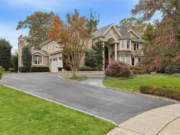 5 Schoolhouse Court, Oyster Bay NY 11771