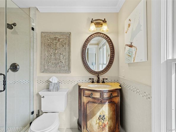 5 Schoolhouse Court, Oyster Bay NY 11771