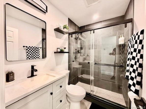 8 Fox Hollow Lane, Ridge NY 11961