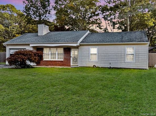 8 Fox Hollow Lane, Ridge NY 11961