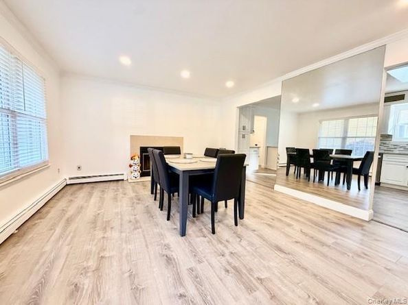 8 Fox Hollow Lane, Ridge NY 11961