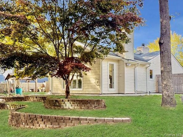 8 Fox Hollow Lane, Ridge NY 11961