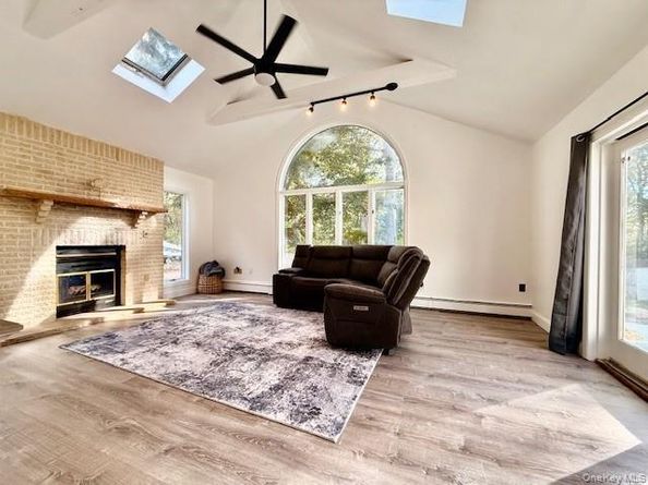 8 Fox Hollow Lane, Ridge NY 11961