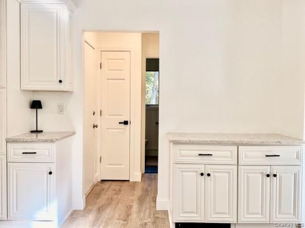 8 Fox Hollow Lane, Ridge NY 11961