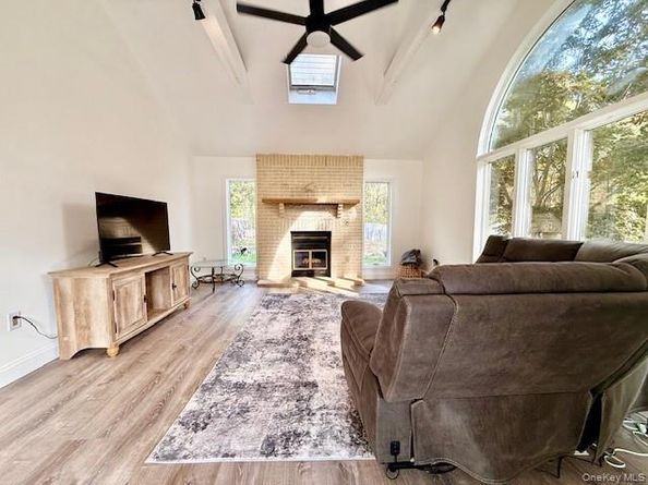 8 Fox Hollow Lane, Ridge NY 11961