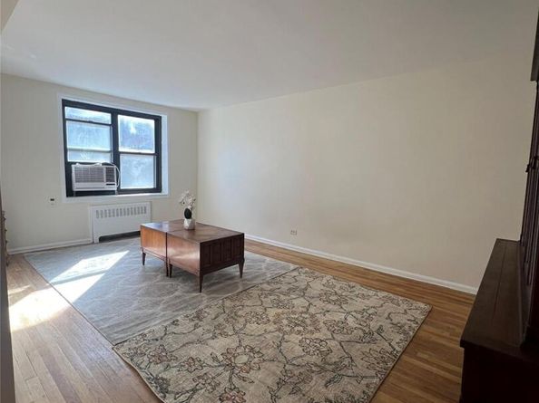 9010 32 Avenue 404, East Elmhurst NY 11369