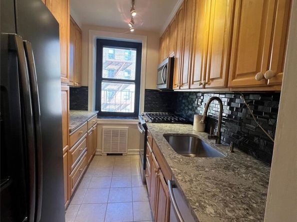 9010 32 Avenue 404, East Elmhurst NY 11369
