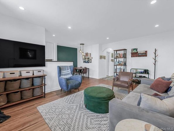 35-32 205th Street 279, Bayside NY 11361