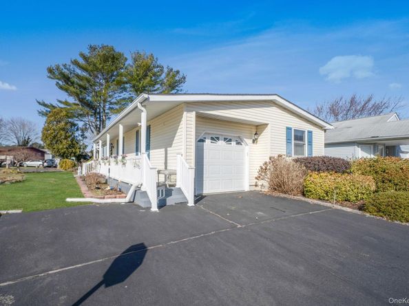 2 Dogwood Lane, Manorville NY 11949