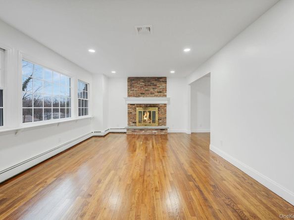 7 Spruce Court, Huntington NY 11743