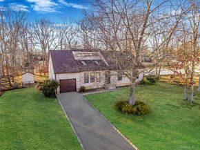 4 Rainbow Court, Middle Island NY 11953