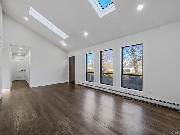 4 Rainbow Court, Middle Island NY 11953