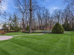 12 Bob O Link Lane, Northport NY 11768