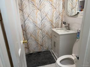 87-15 204th Street B51, Hollis NY 11423