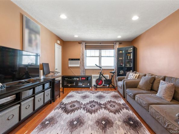 249-31 64th Avenue 2, Little Neck NY 11362