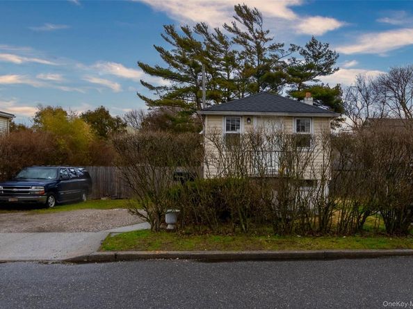 27 Pearsall Place, Babylon NY 11702