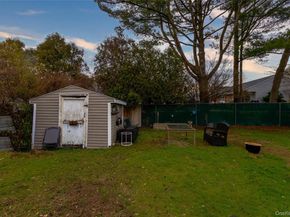 27 Pearsall Place, Babylon NY 11702