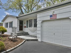28 Dartmouth Drive, Smithtown NY 11787