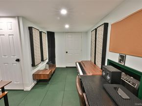28 Dartmouth Drive, Smithtown NY 11787