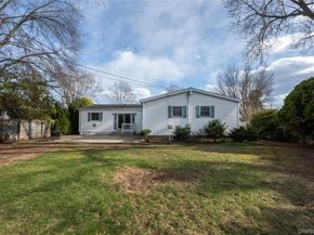 28 Dartmouth Drive, Smithtown NY 11787