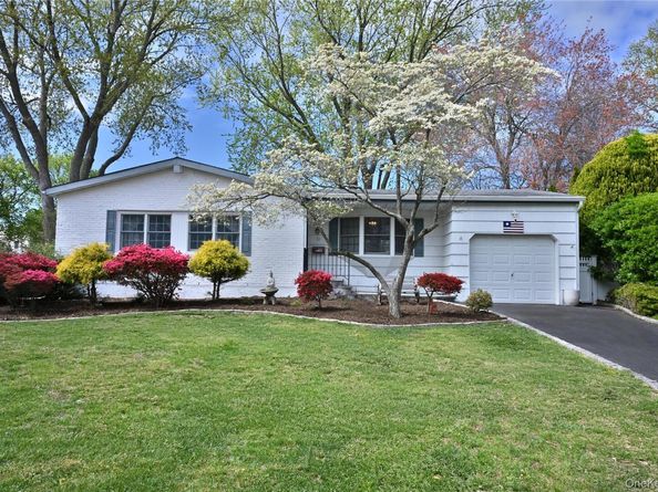 28 Dartmouth Drive, Smithtown NY 11787