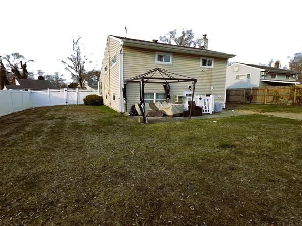 8 Lion Lane, North Babylon NY 11703