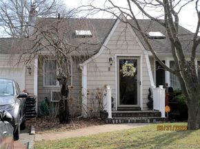8 Lion Lane, North Babylon NY 11703