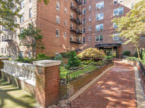 67-12 Yellowstone Blvd F18, Forest Hills NY 11375