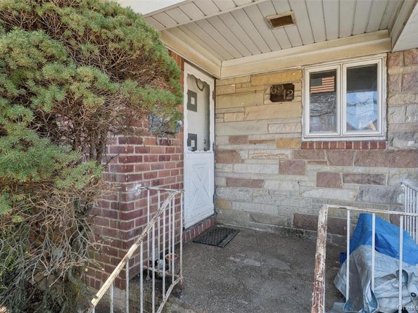 6912 Cloverdale Boulevard, Oakland Gardens NY 11364
