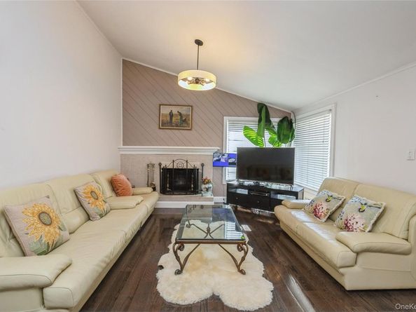 68 Lauren Avenue, Dix Hills NY 11746