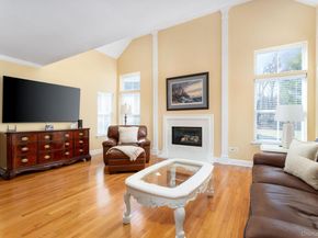 14 Vantage Court, Port Jefferson NY 11777